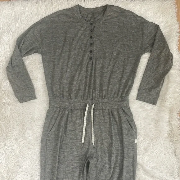 Vuori Lux Henley Jumpsuit Long Sleeve Heathered Grey Medium - Picture 4 of 11